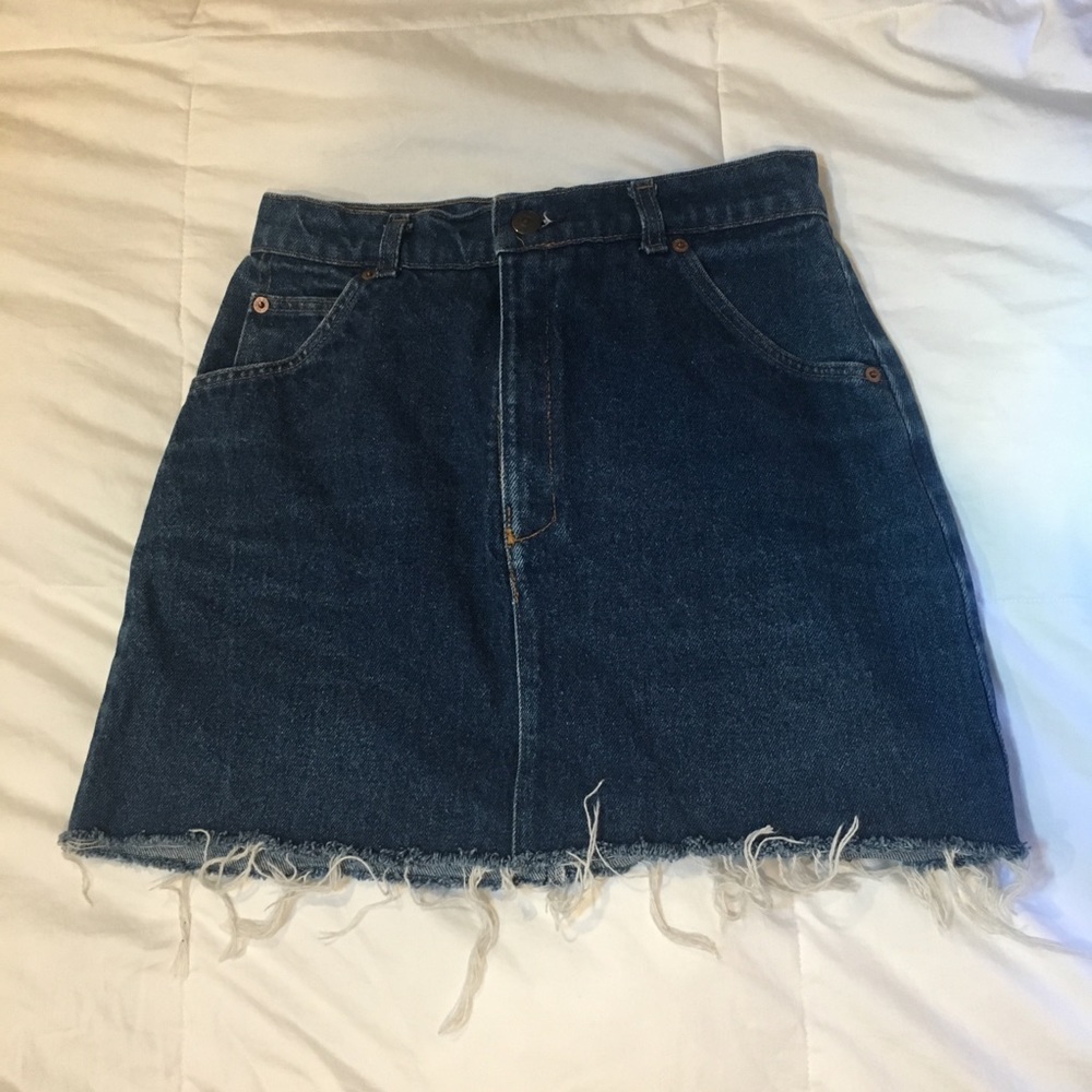 MOVING SALE❤️ Levi’s skirt